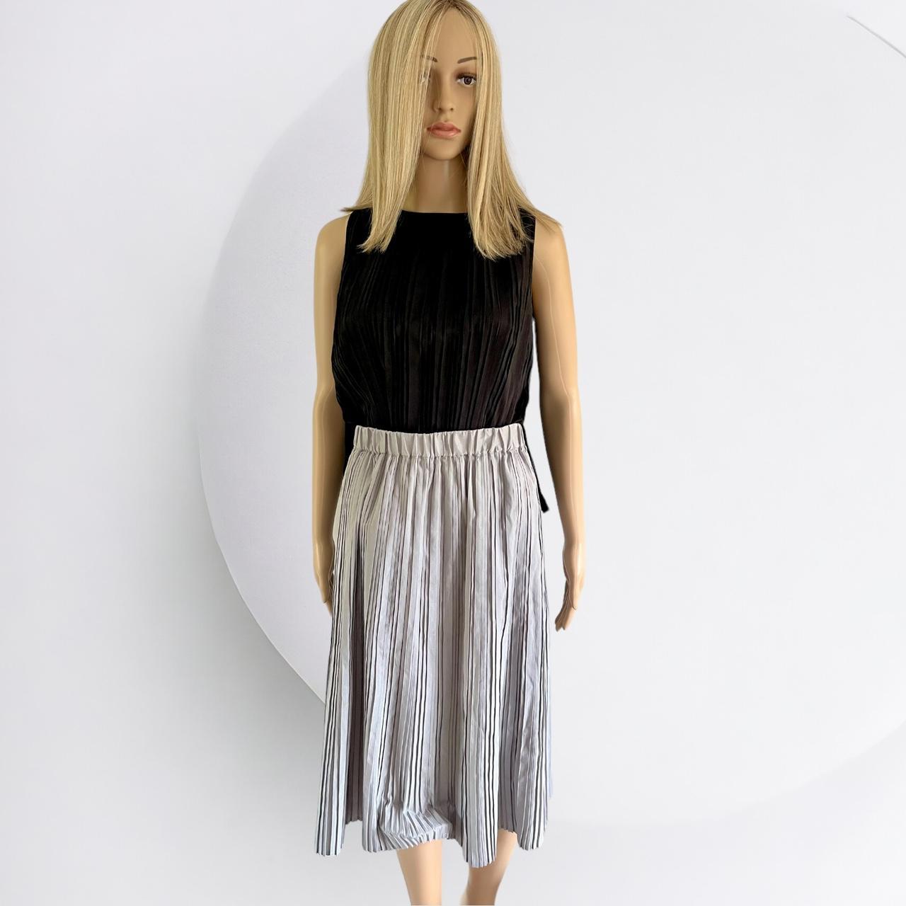 Pleated skirt size 8 best sale