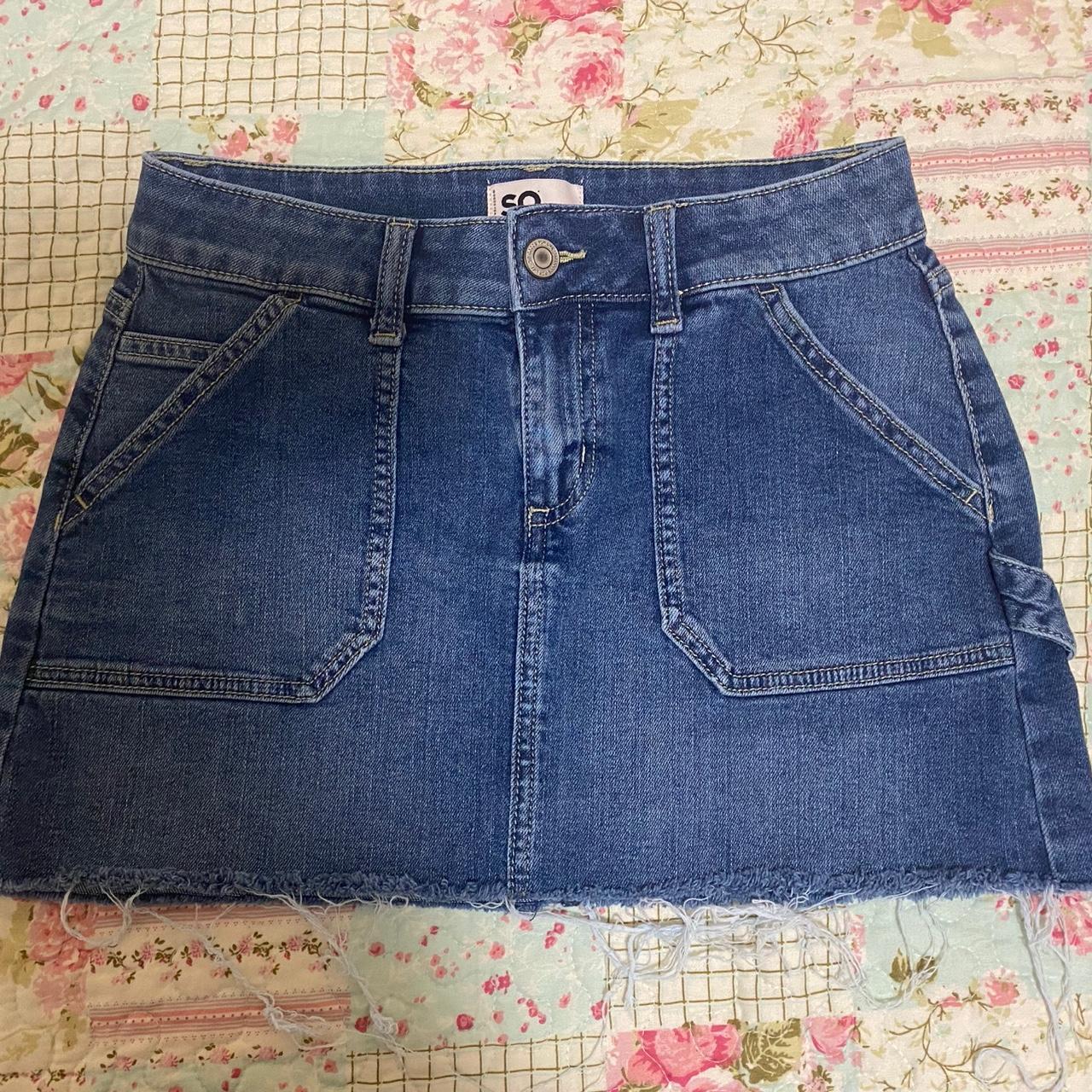 item listed by aquamarinethrift1679