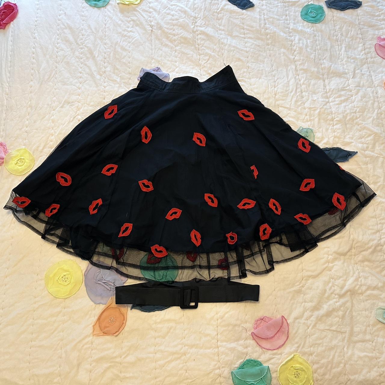 Embroidered lips skirt hotsell