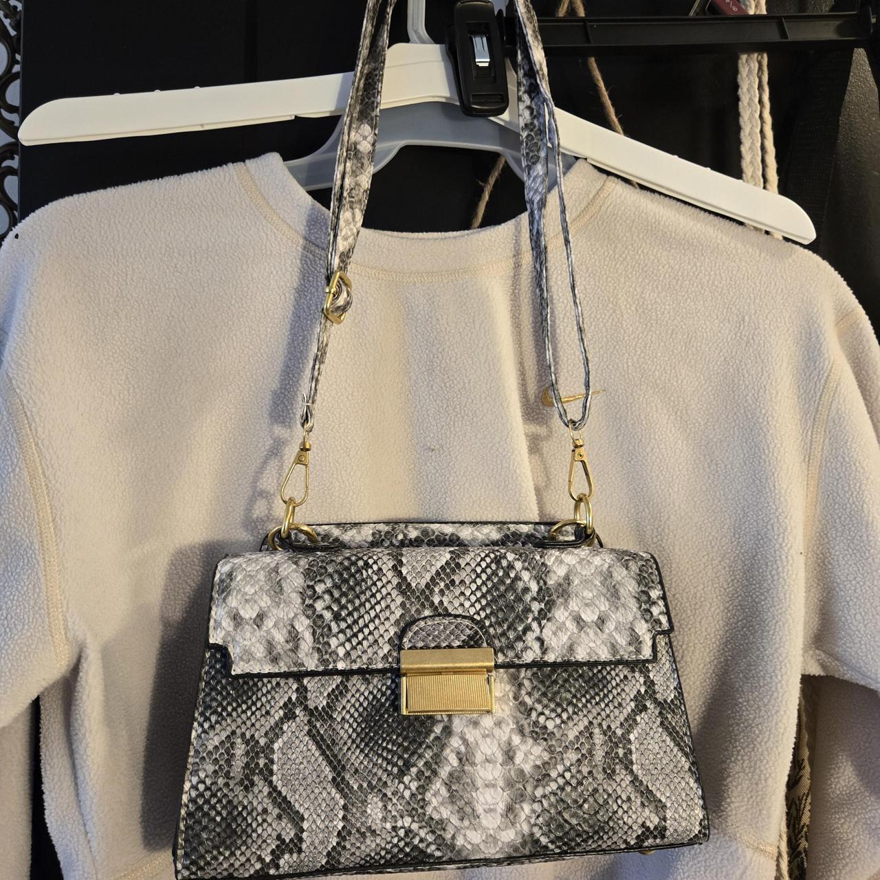 item listed by 65rosesthrift