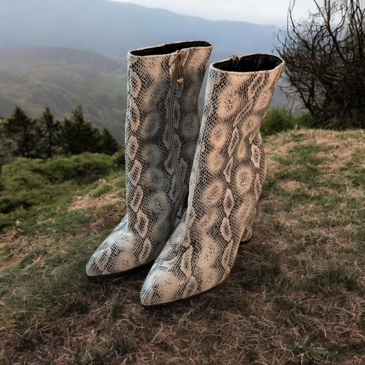 Fashion nova snake boots best sale