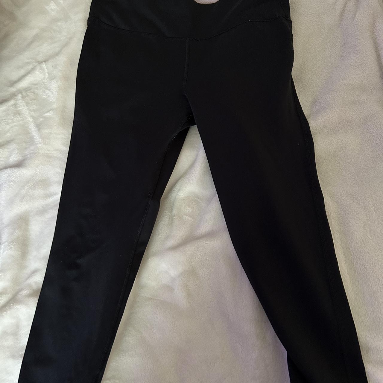 ٠ ࣪౨ৎ ٠ ࣪.• athletic leggings in black size: L - Depop