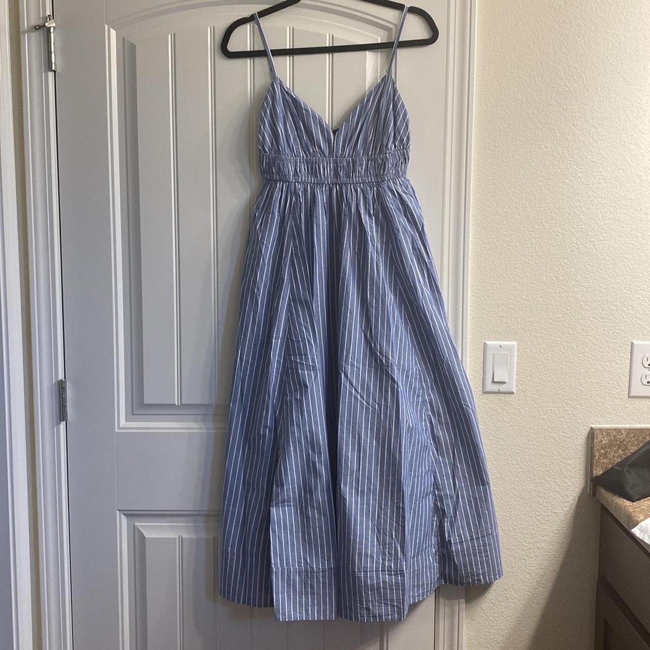 NWT American Eagle size M blue and white pin