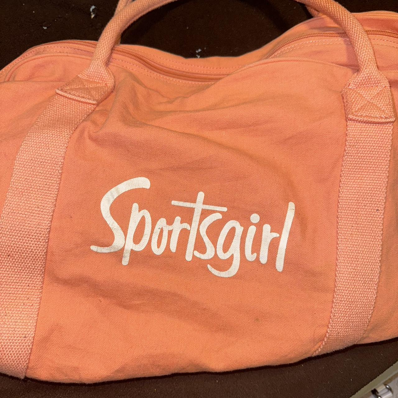 Pretty coral pink sport girl duffle bag ! Abit old... Depop