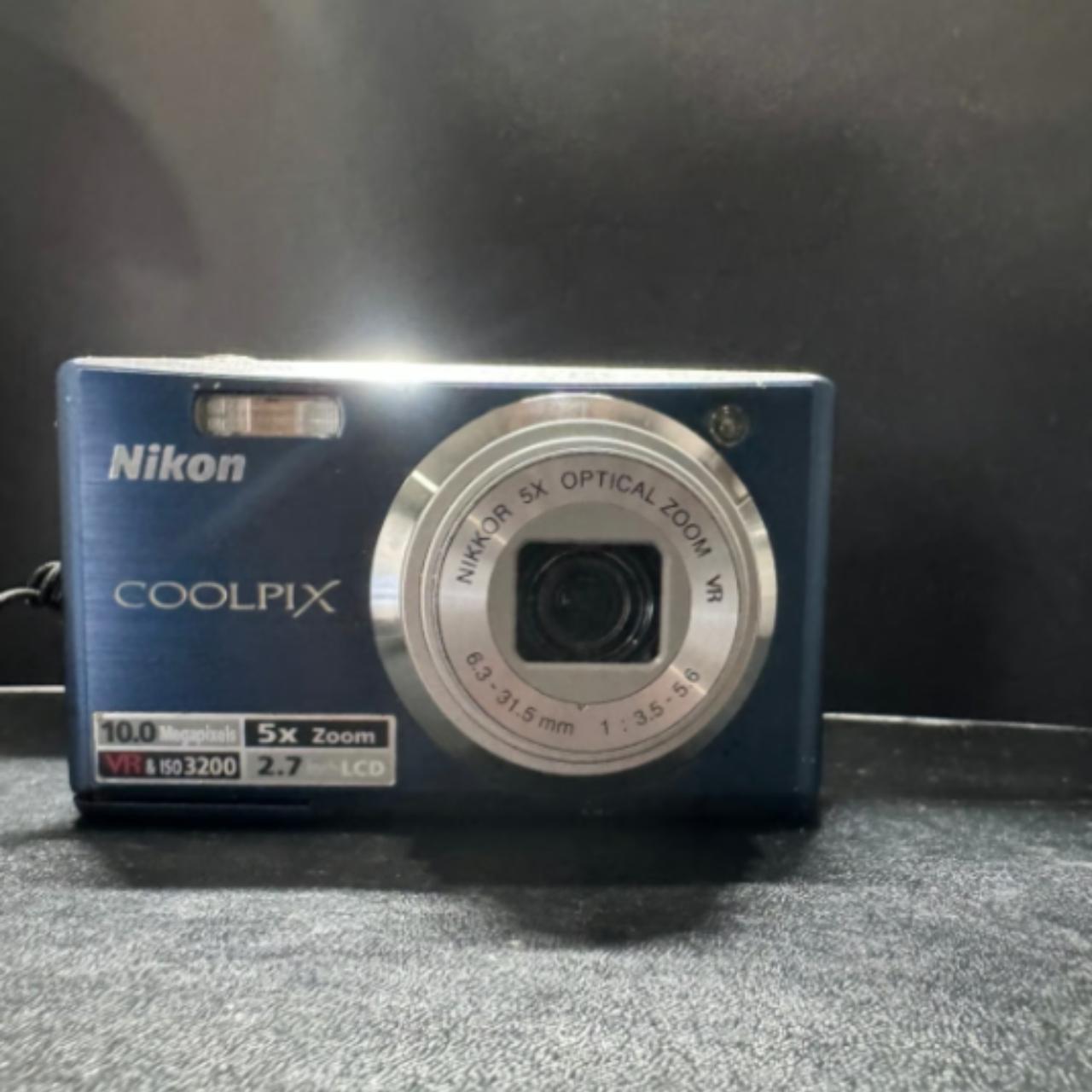 Nikon Coolpix S560 10MP Digital Camera Full... - Depop