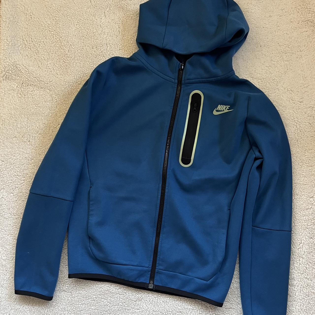 nike tech fleece hoodie burgundy