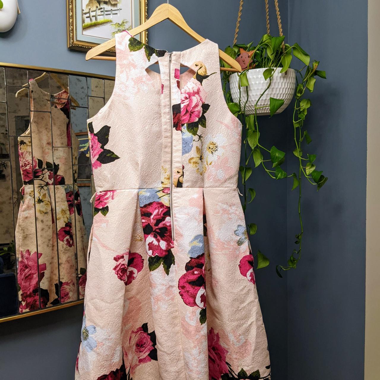 Gabby Skye Pink Floral Dress with Pockets Color... | Depop