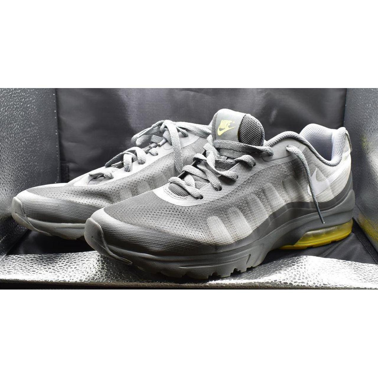 Nike Air Max Invigor Sneakers Sleek Gray Yellow