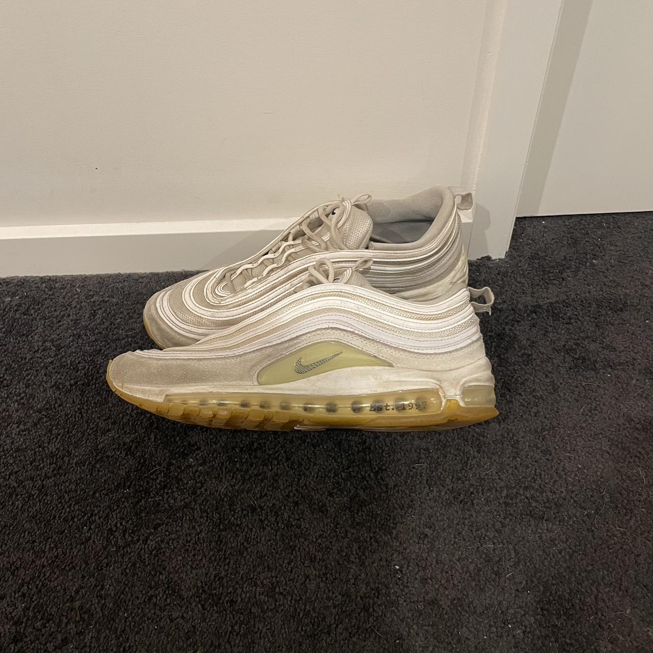 can you put air max 97s in the washing machine