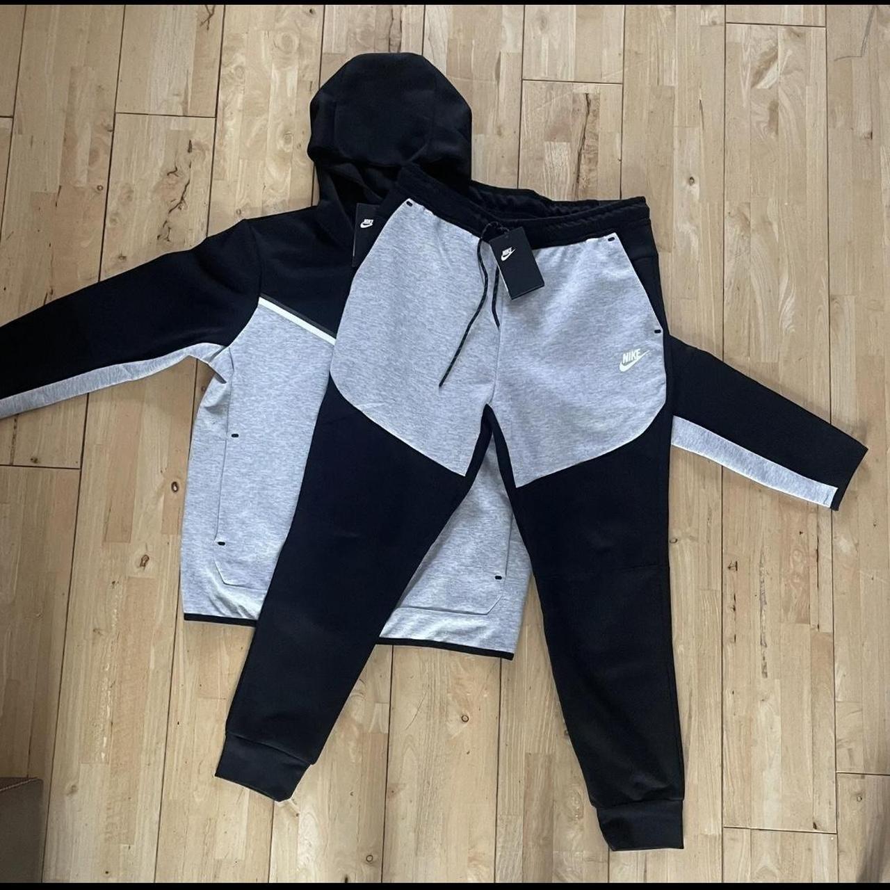 xs grey tech fleece