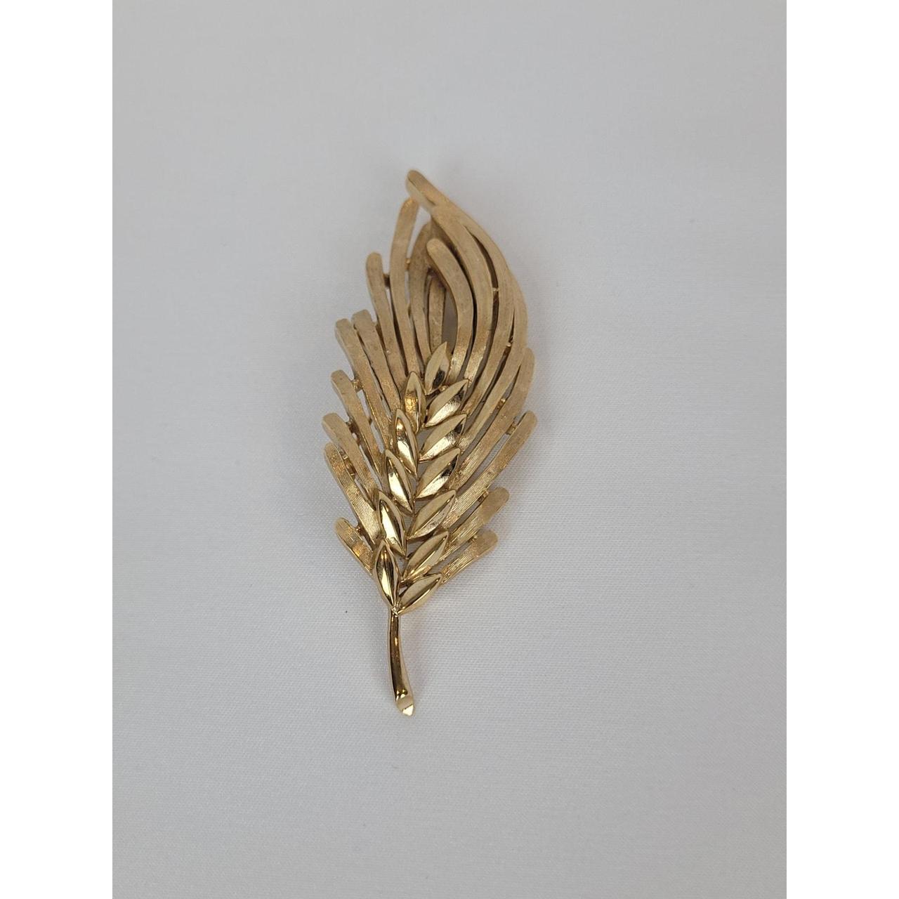 Vintage top Crown Trifari Signed Leaf Brushed Goldtone Brooch