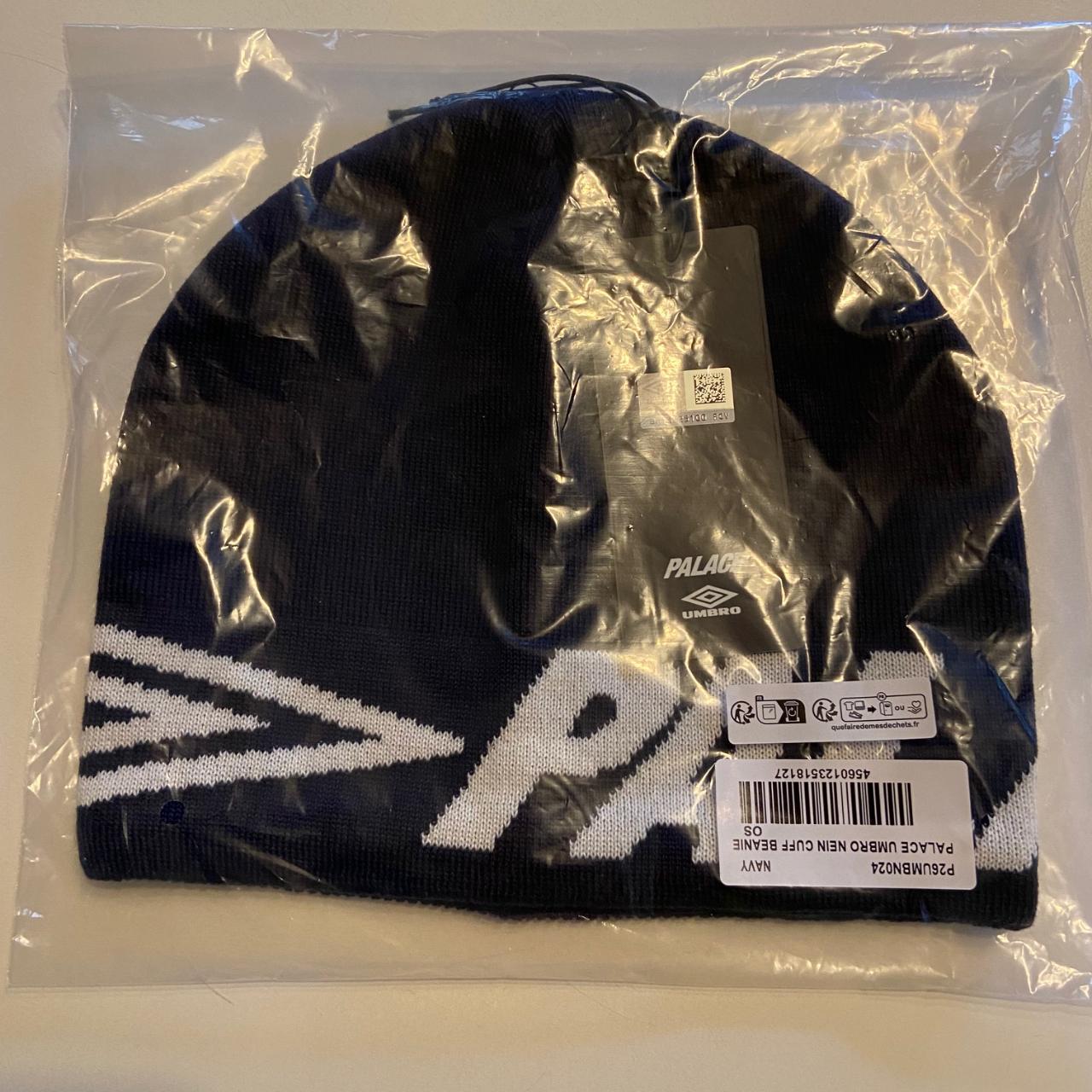 PALACE×UMBRO ビーニー　ネイビー Palace x Umbro Beanie Farbe Navy Ungetragen, | Depop