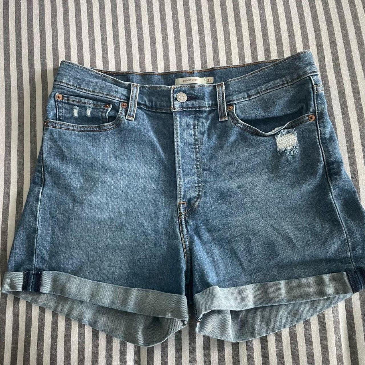 Levi s Wedgie Fit Shorts Women s size 32 . Depop