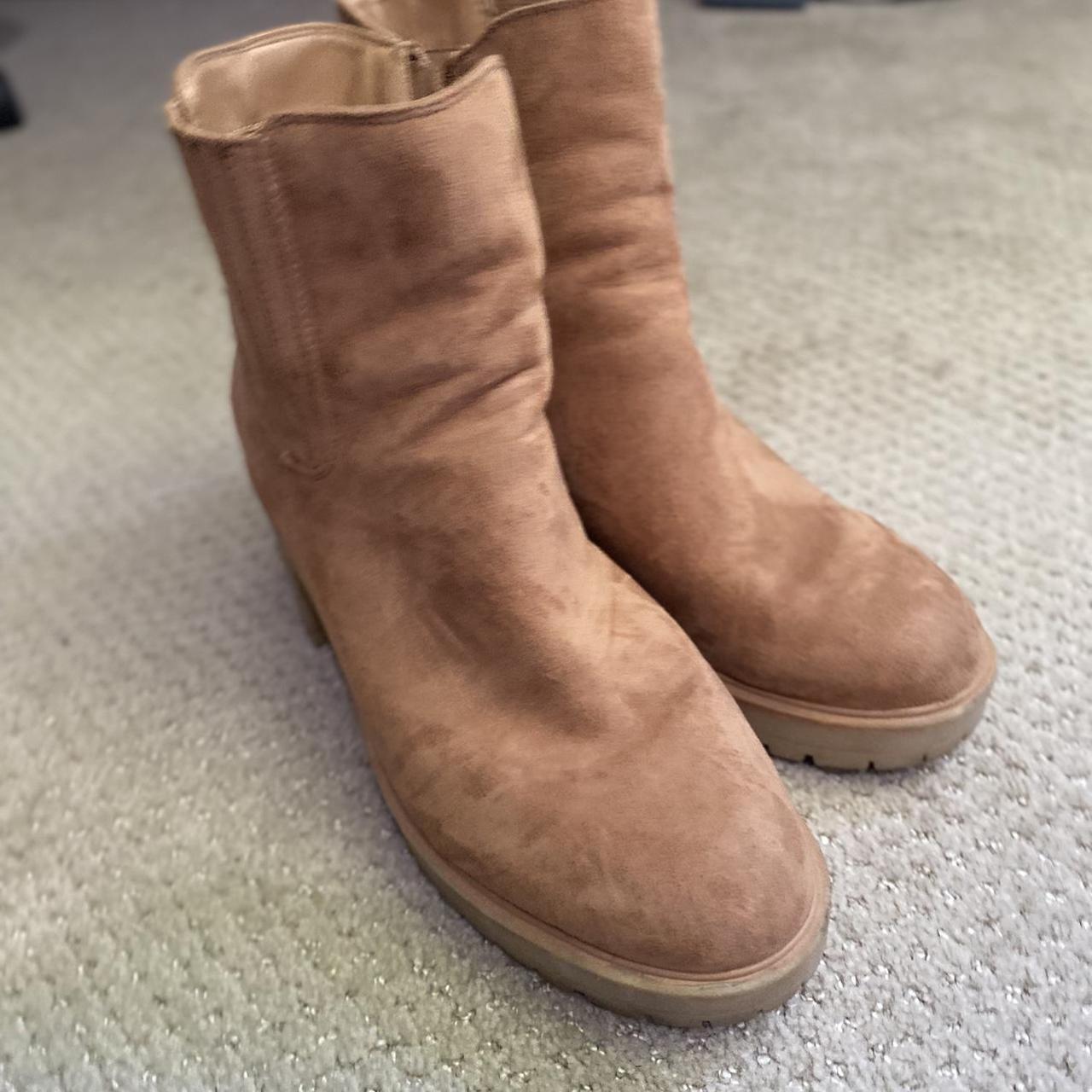 Tan and cream suede ankle boots with chunky heel Depop