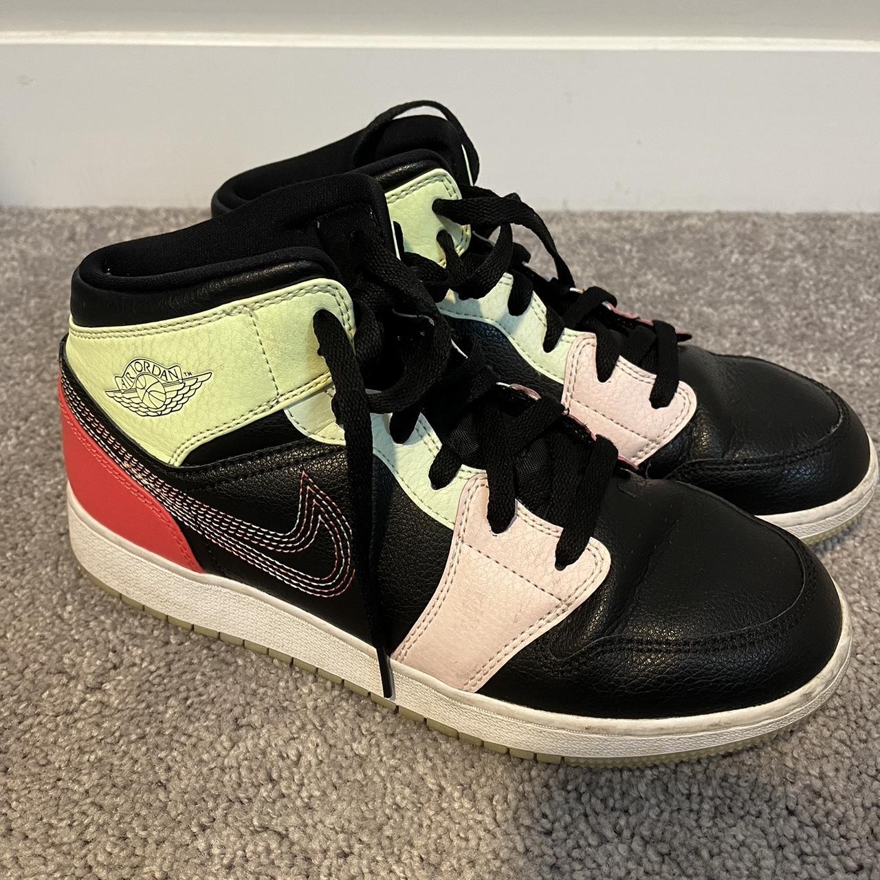 aj 1 mid glow in the dark