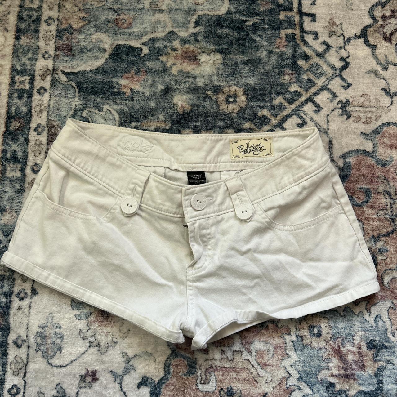 item listed by erasclosetttt