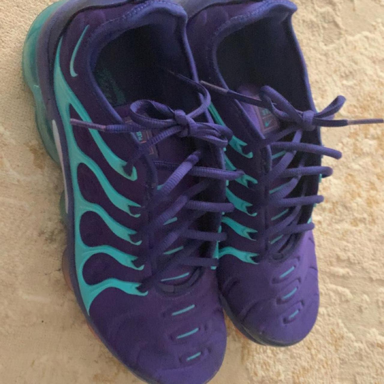 Nike vapormax plus hornets best sale