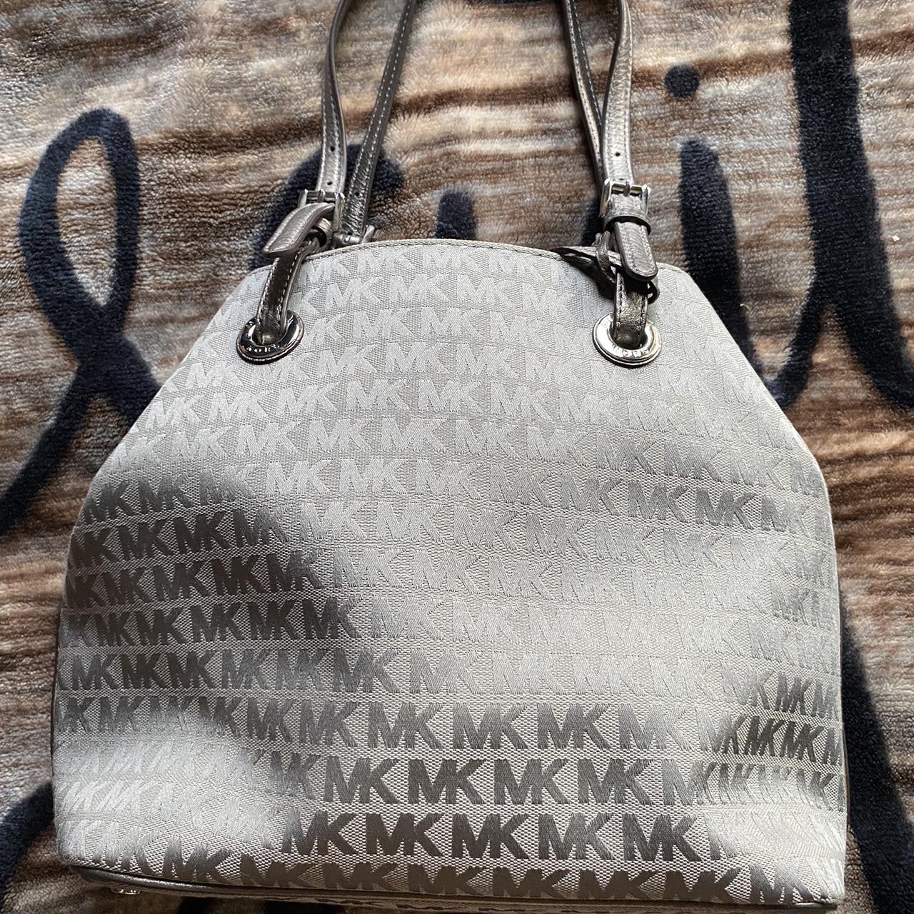 BRAND NEW MICHAEL KORS PURSE NEVER USED. Depop