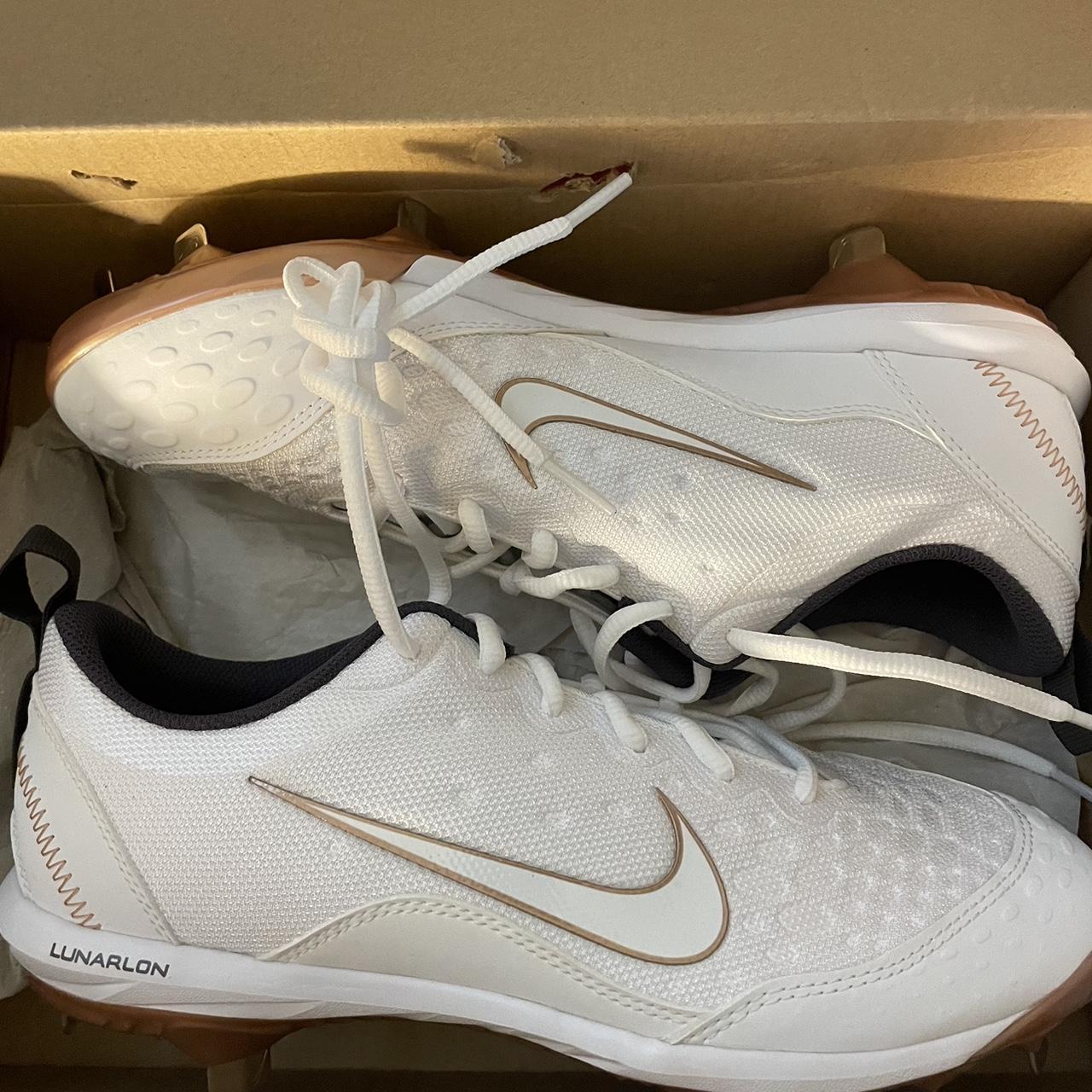 Gold nike softball cleats best sale