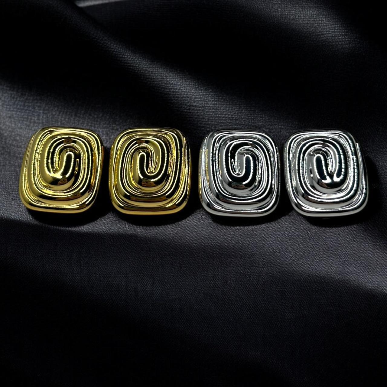 item listed by poisedjewels