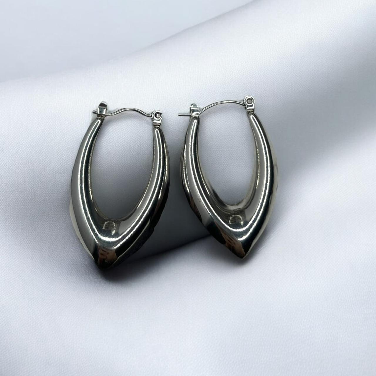 item listed by poisedjewels