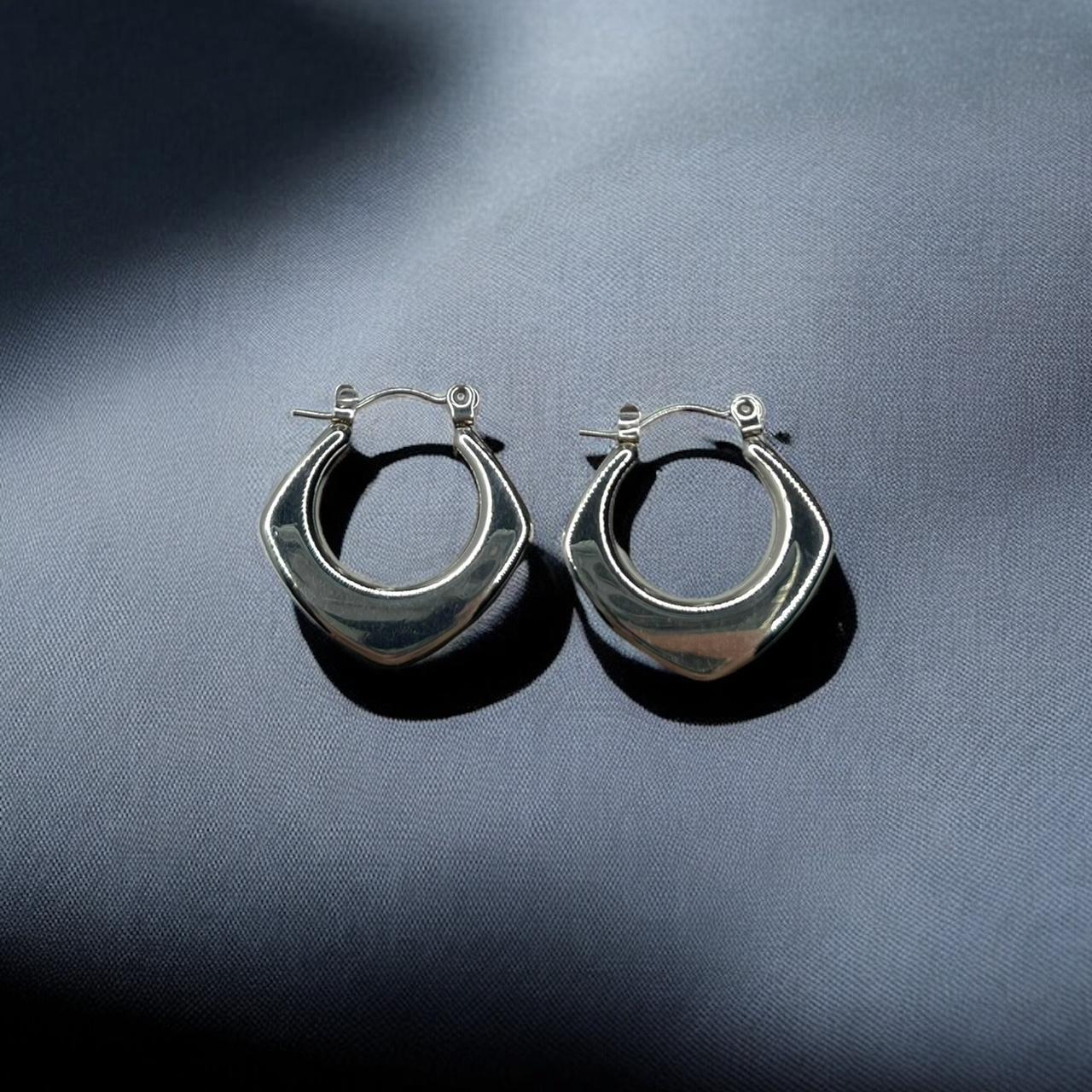 item listed by poisedjewels