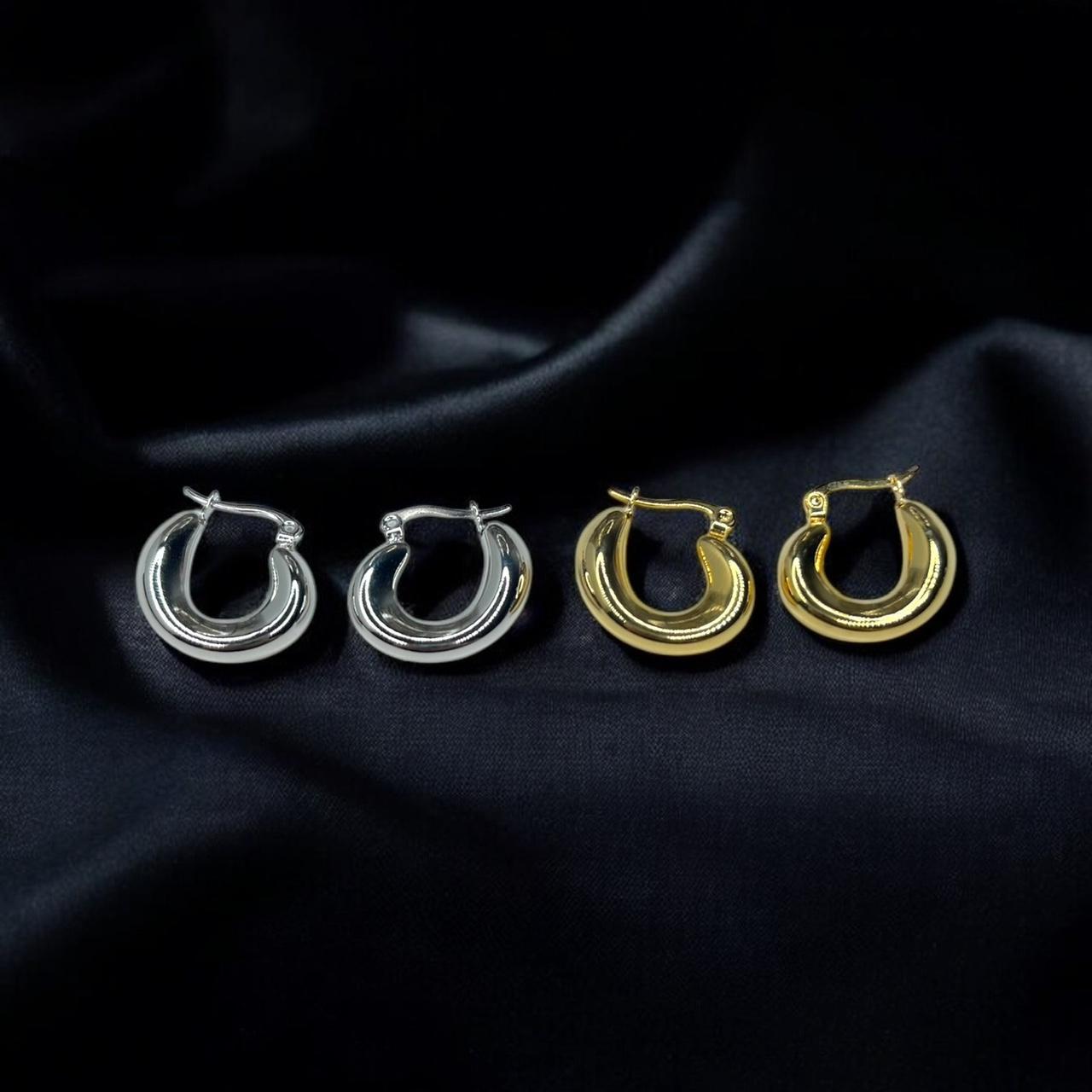 item listed by poisedjewels