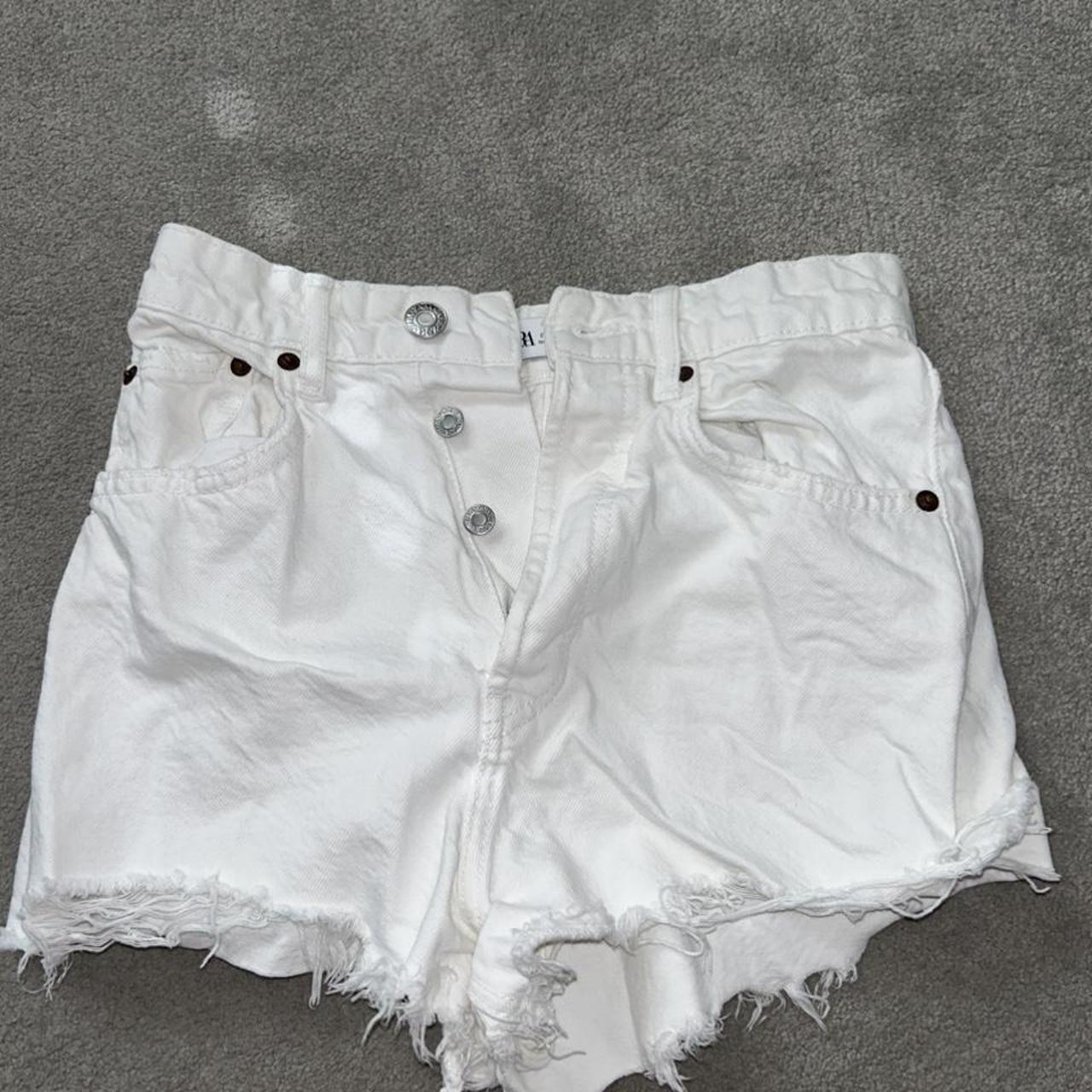 Zara white shorts! Perfect for summer 🤍🤍 - Depop