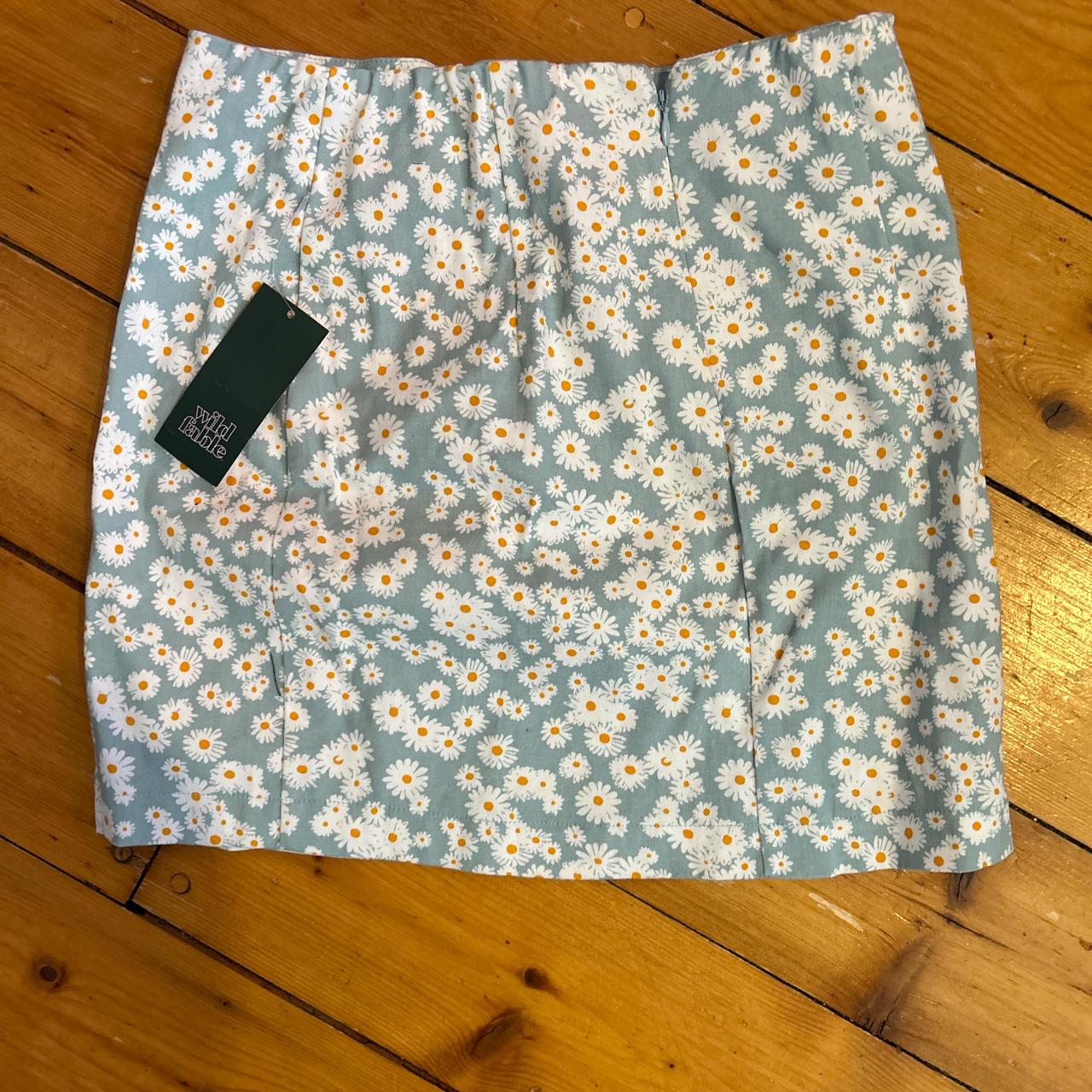 Wild Fable skirt size 6 blue with white flowers... - Depop