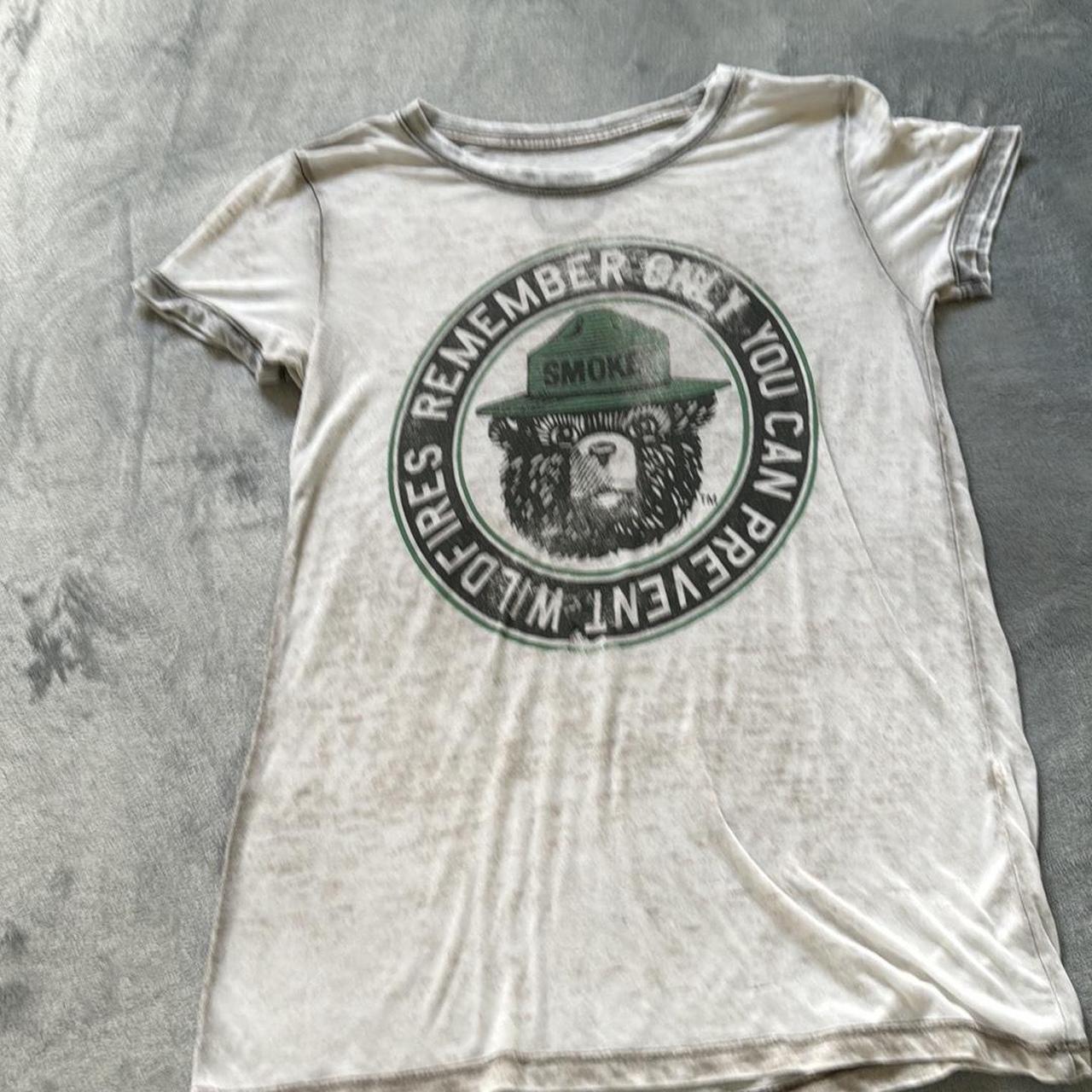 Y2K grey and white graphic tee with a Smokey the | Depop
