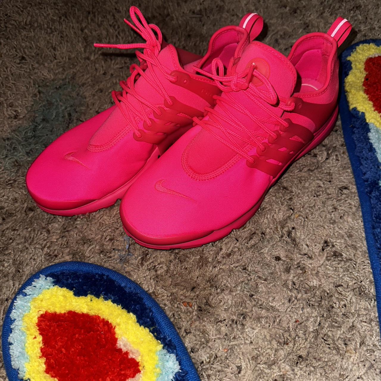 womens nike hot pink shoes