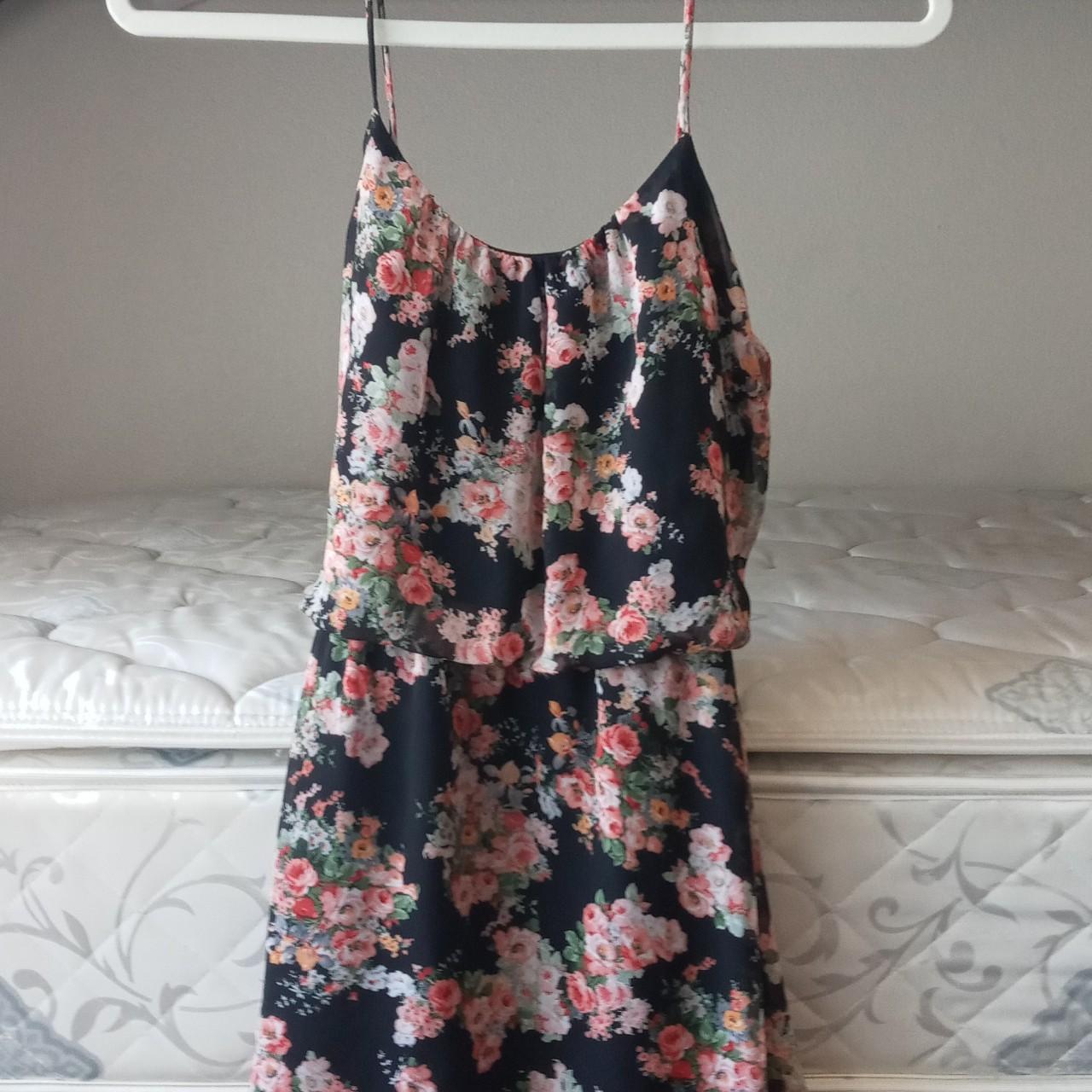 XS-S Final Touch semiformal floral dress, low cut,... - Depop