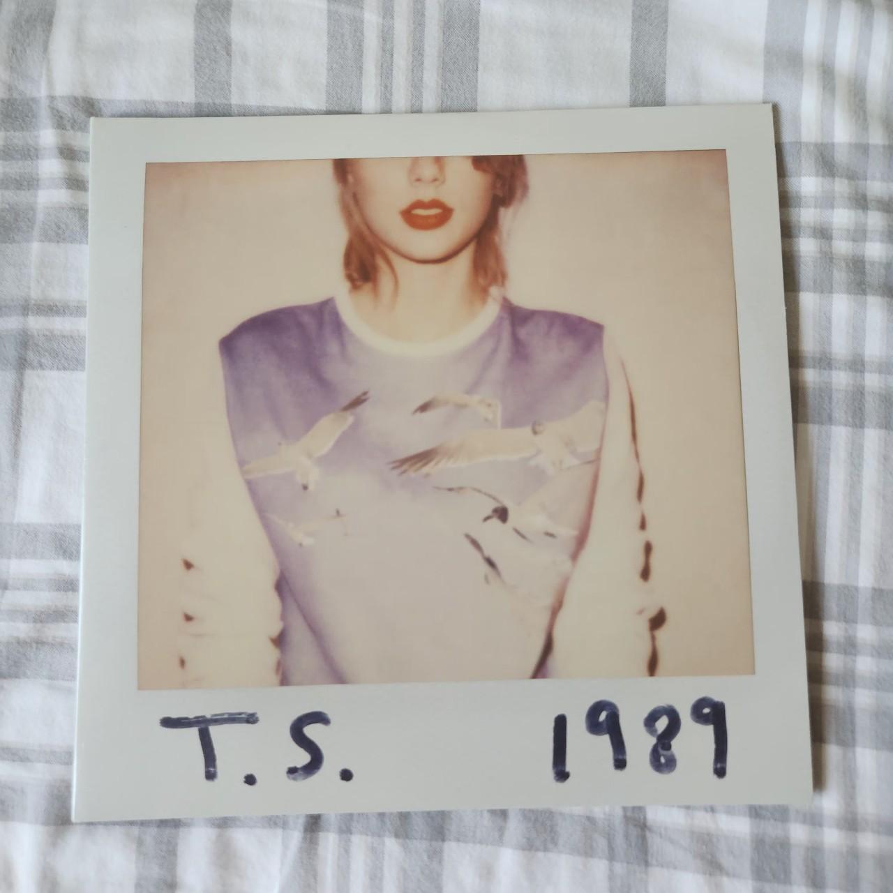 Taylor Swift 1989 (stolen version) barely spun and... - Depop