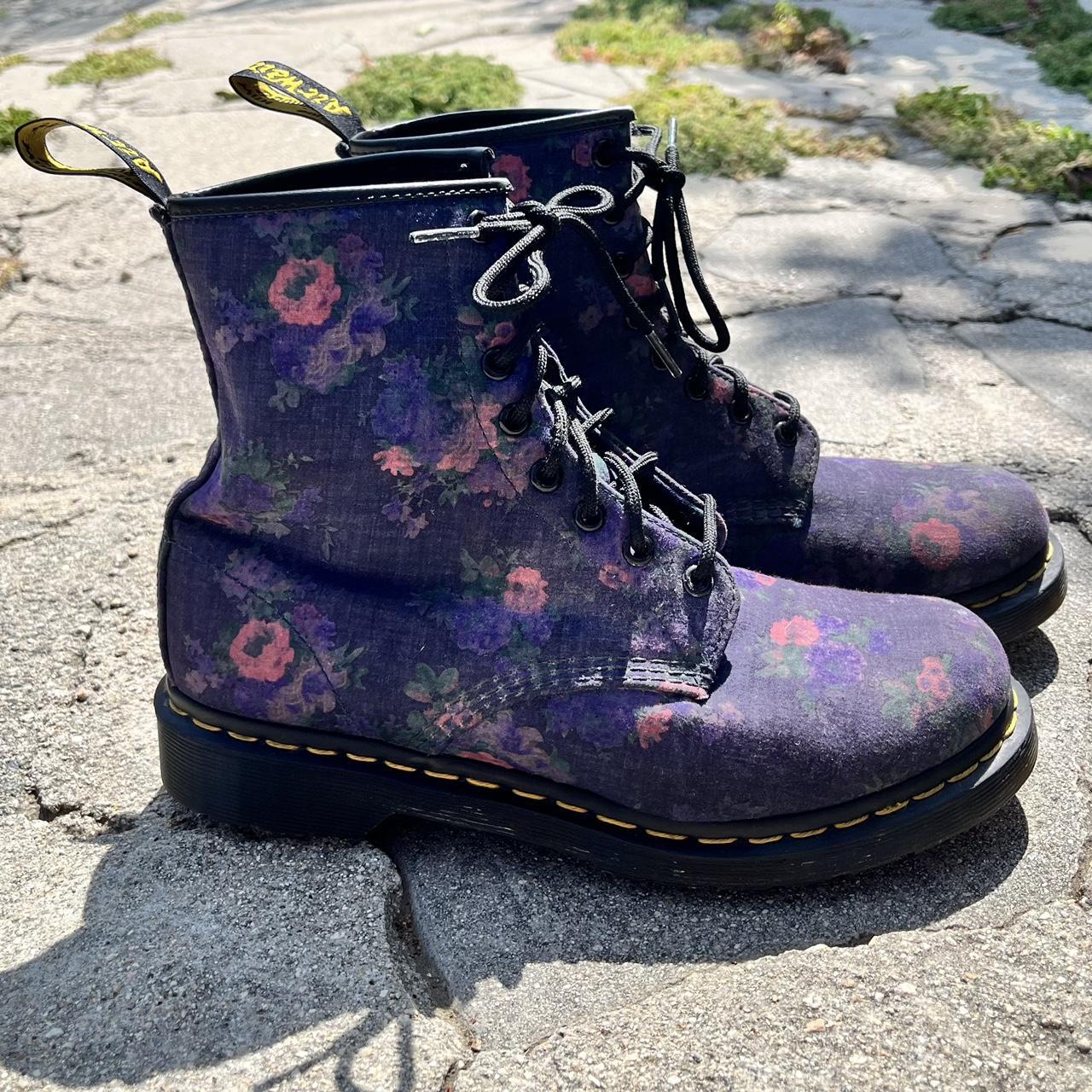 Castel fashion dr martens