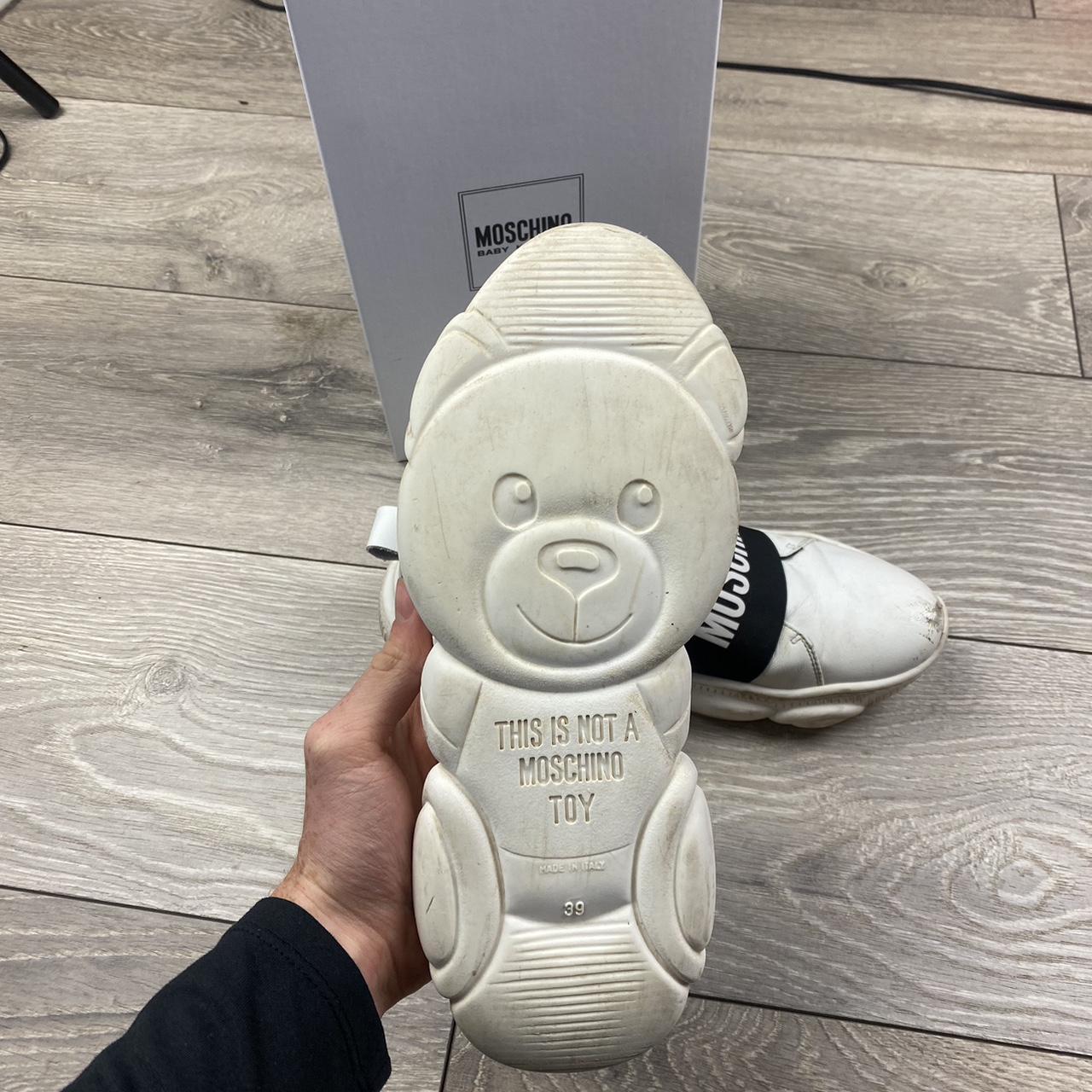 【関税込み】Moschino ホワイト エンボス スニーカー Moschino women's shoes -Good condition, have been | Depop