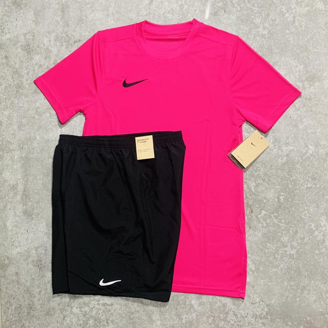 Nike Men's Pink T-shirt | Depop