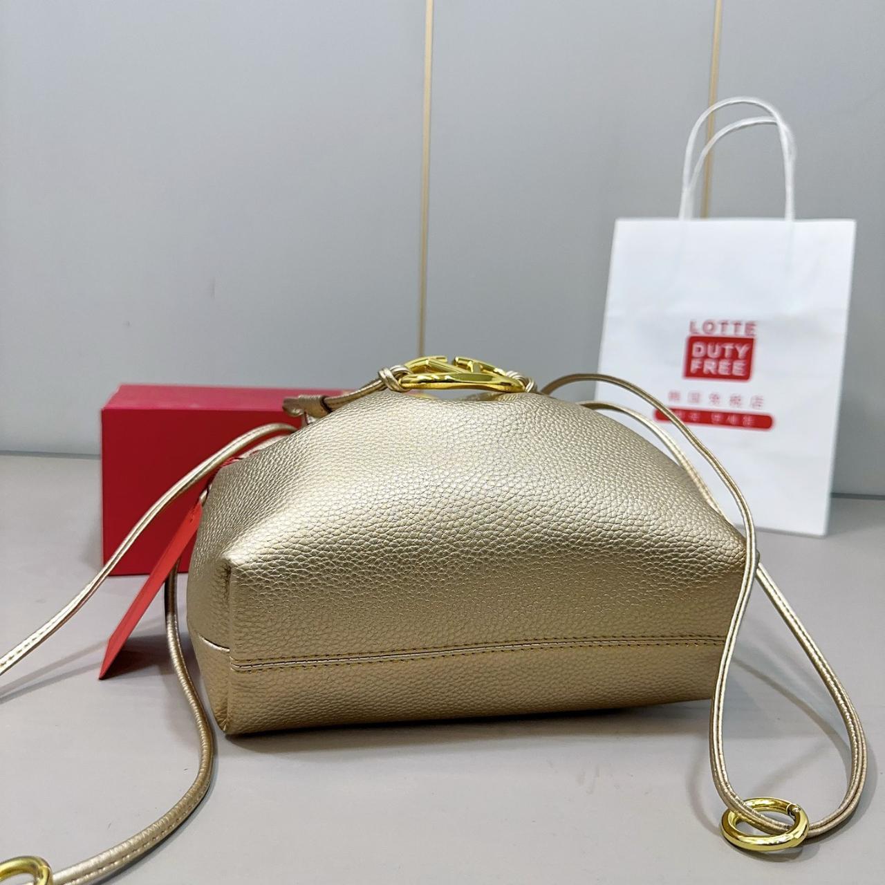 バッグ NUMONE X DIVINE PERFECT PUFFY BAG IVORY Puffer Purse - Four One Nine