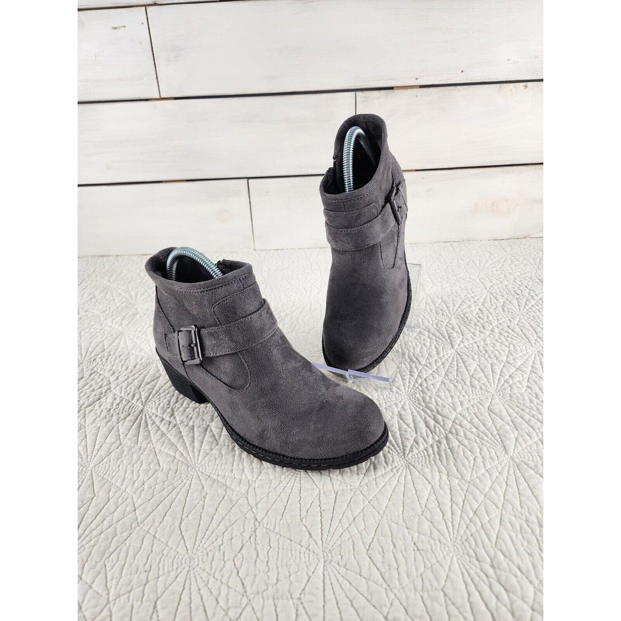 Born deals grey suede boots