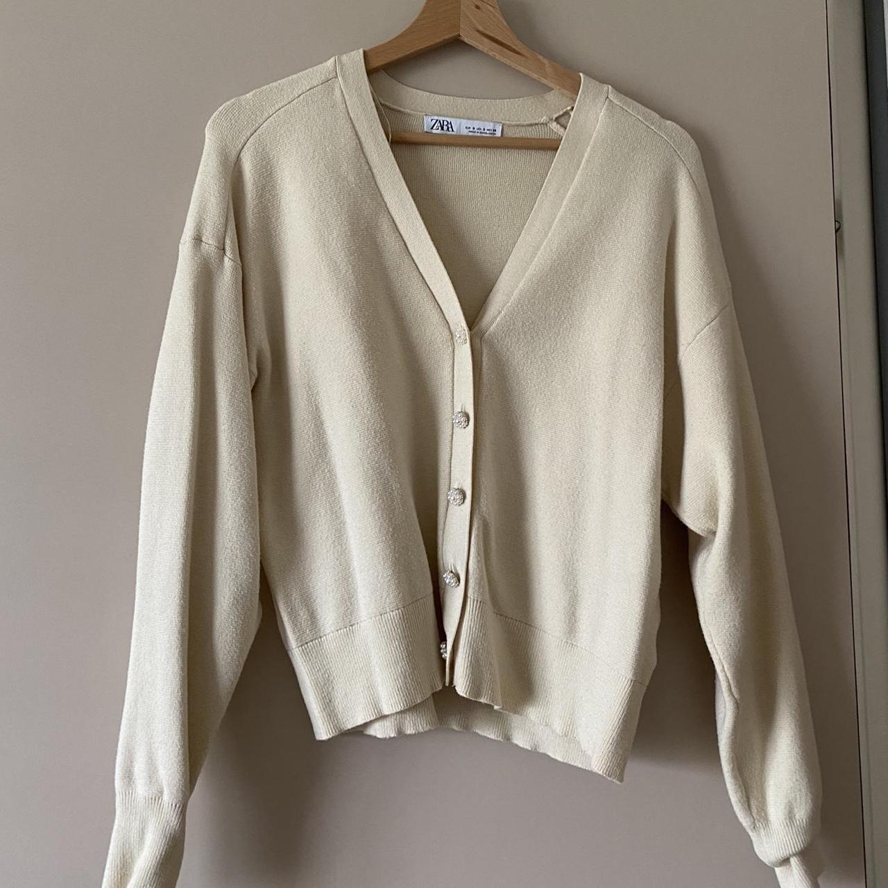 Pullover zara mit Perlen Knöpfen inkl. Versand - Depop