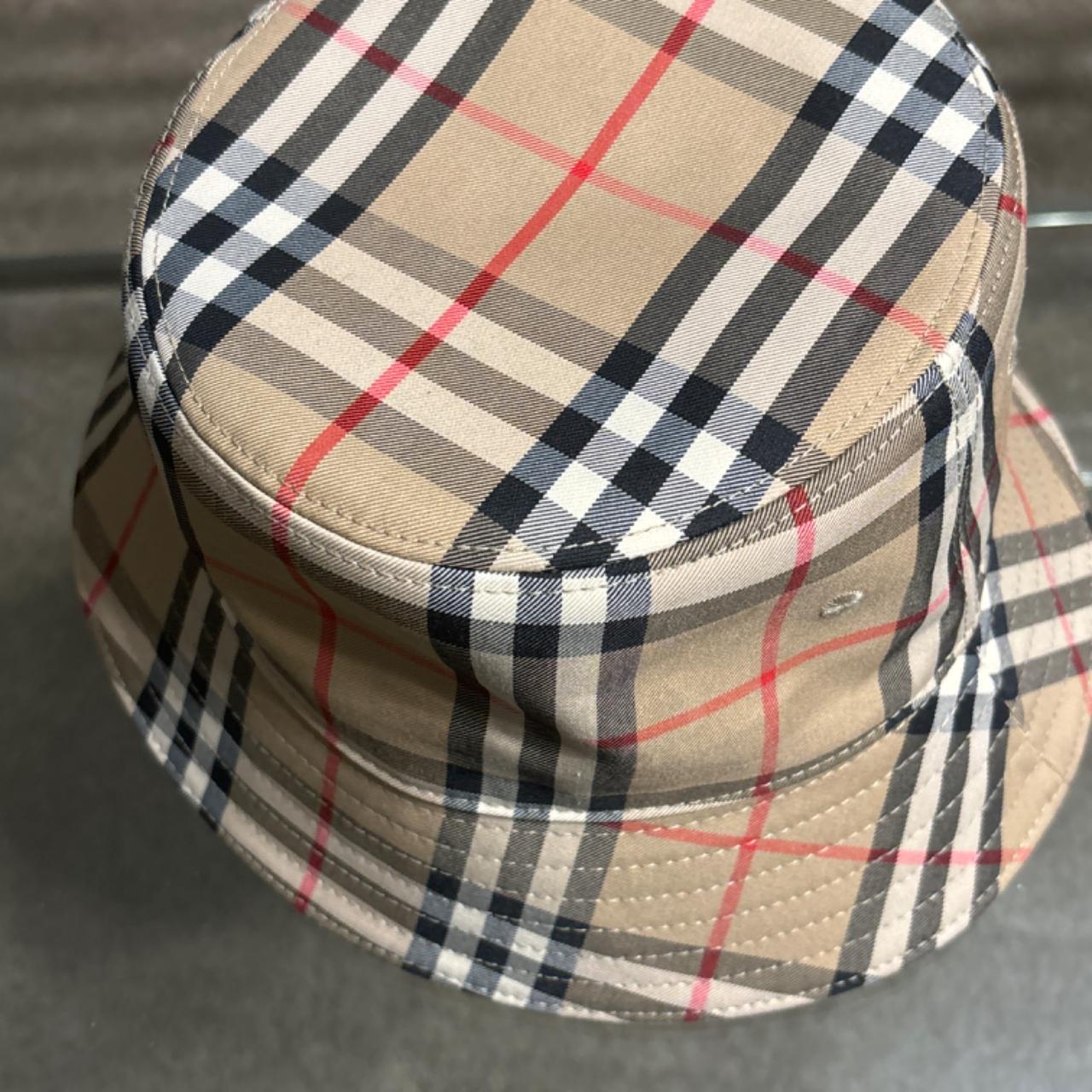 Burberry bucket had size small