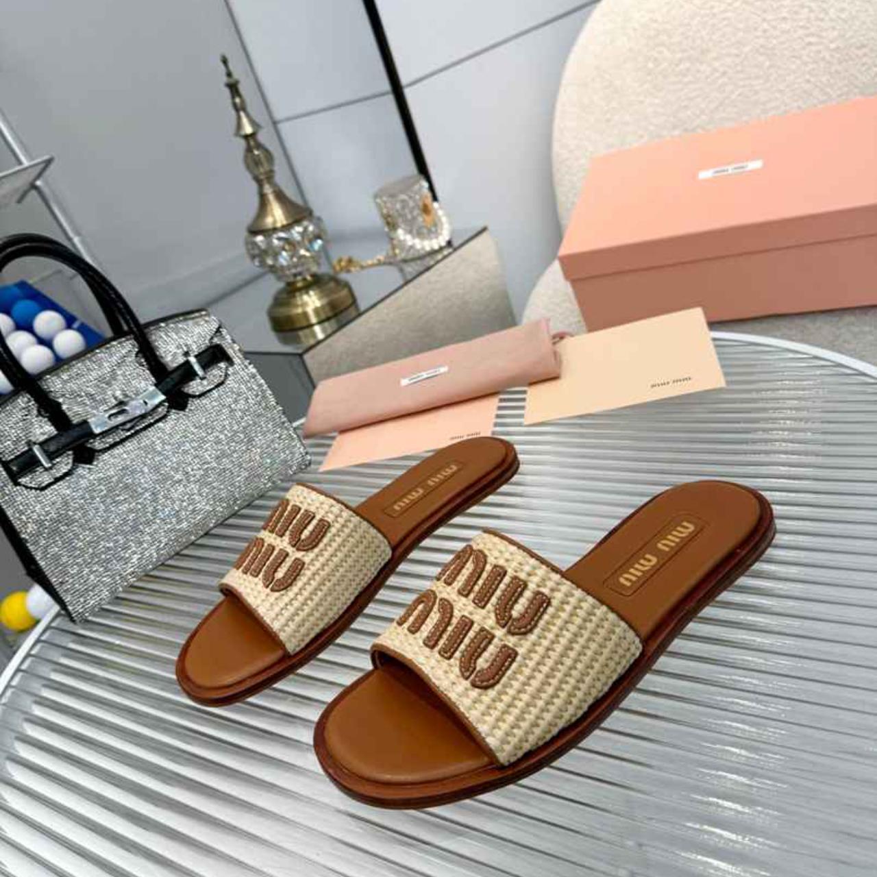 ☆MiuMiu☆2025SS 新作☆Louche Fisherman Sandals Oak