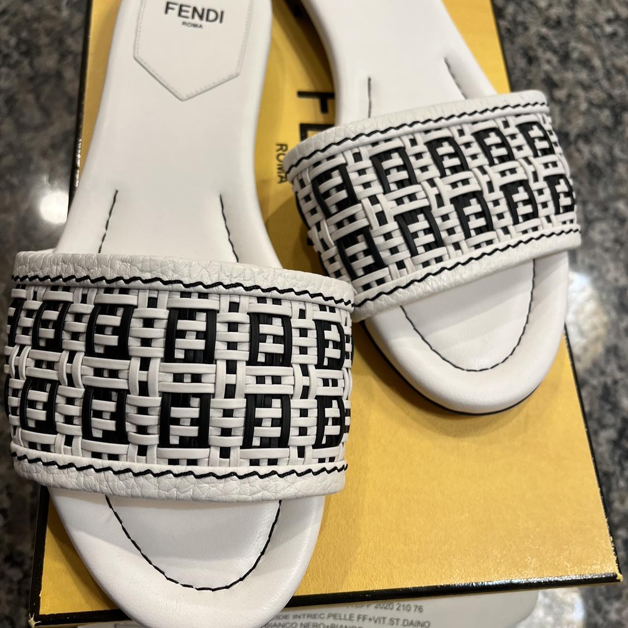 White/black raffia FF-interlaced raffia mules