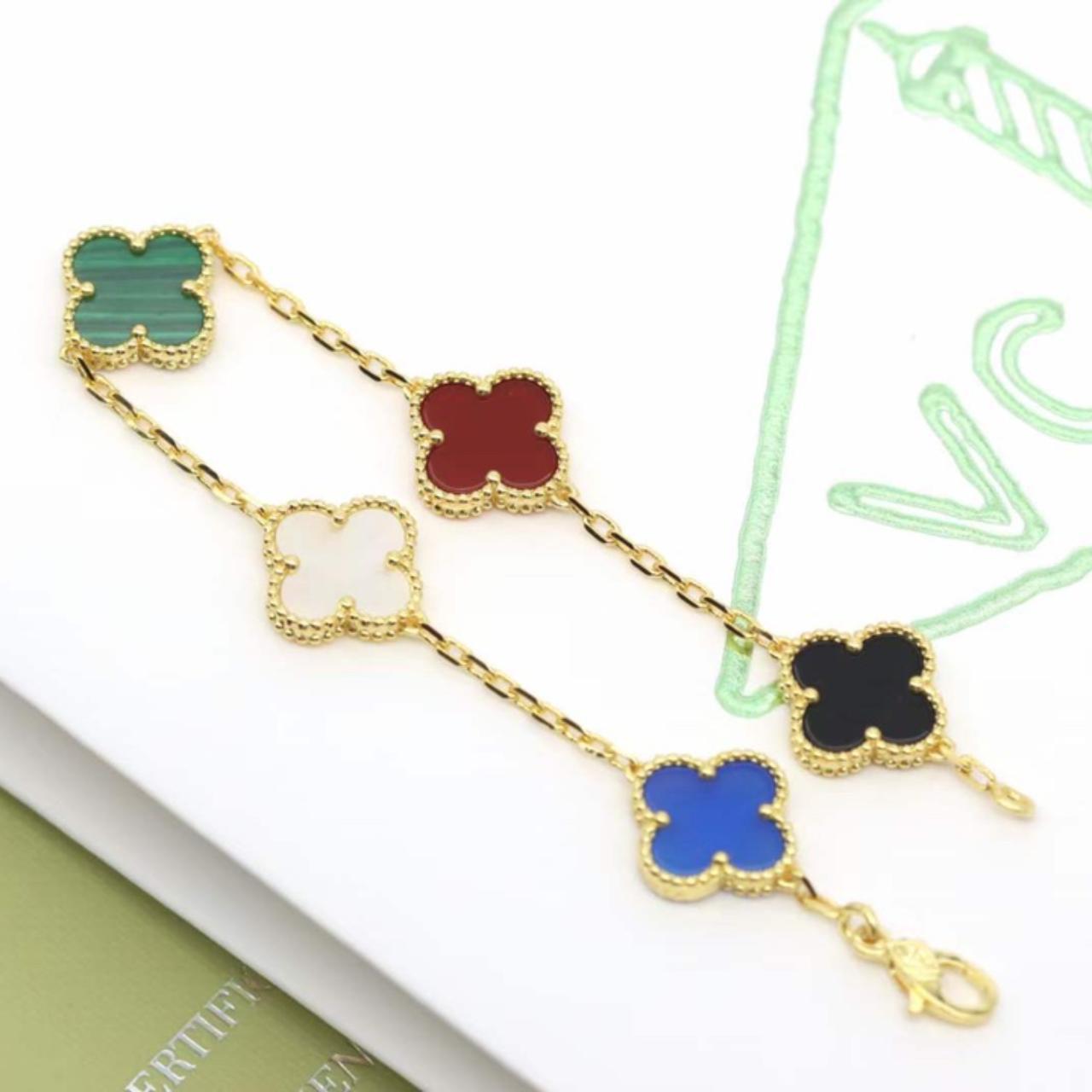 Van good Cleef & Arpels four-leaf clover cutout bracelet