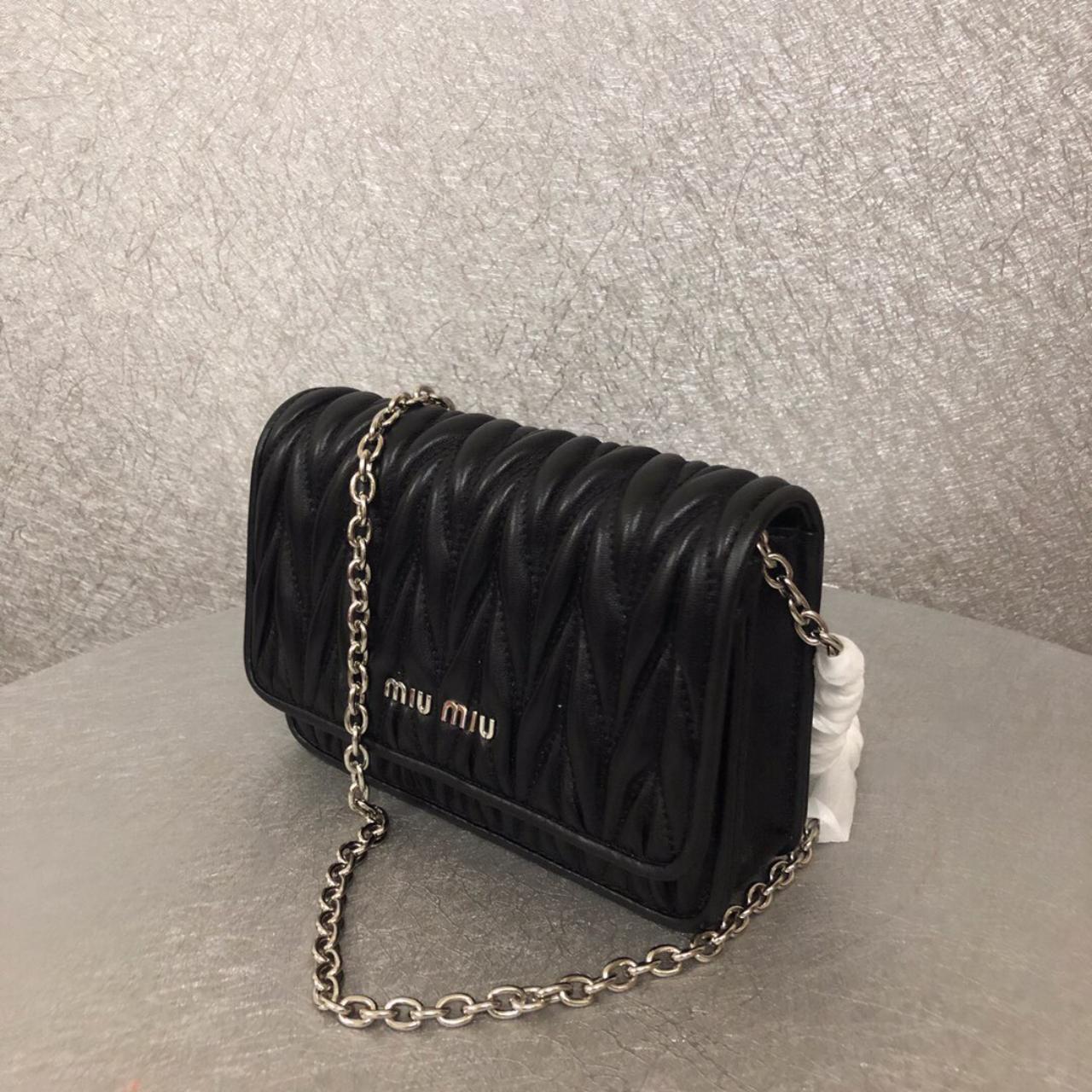 MIU MIU ミュウミュウLeather Chain Shoulder Bag Miu Miu Leather Shoulder Bag - Clay Grey | Editorialist