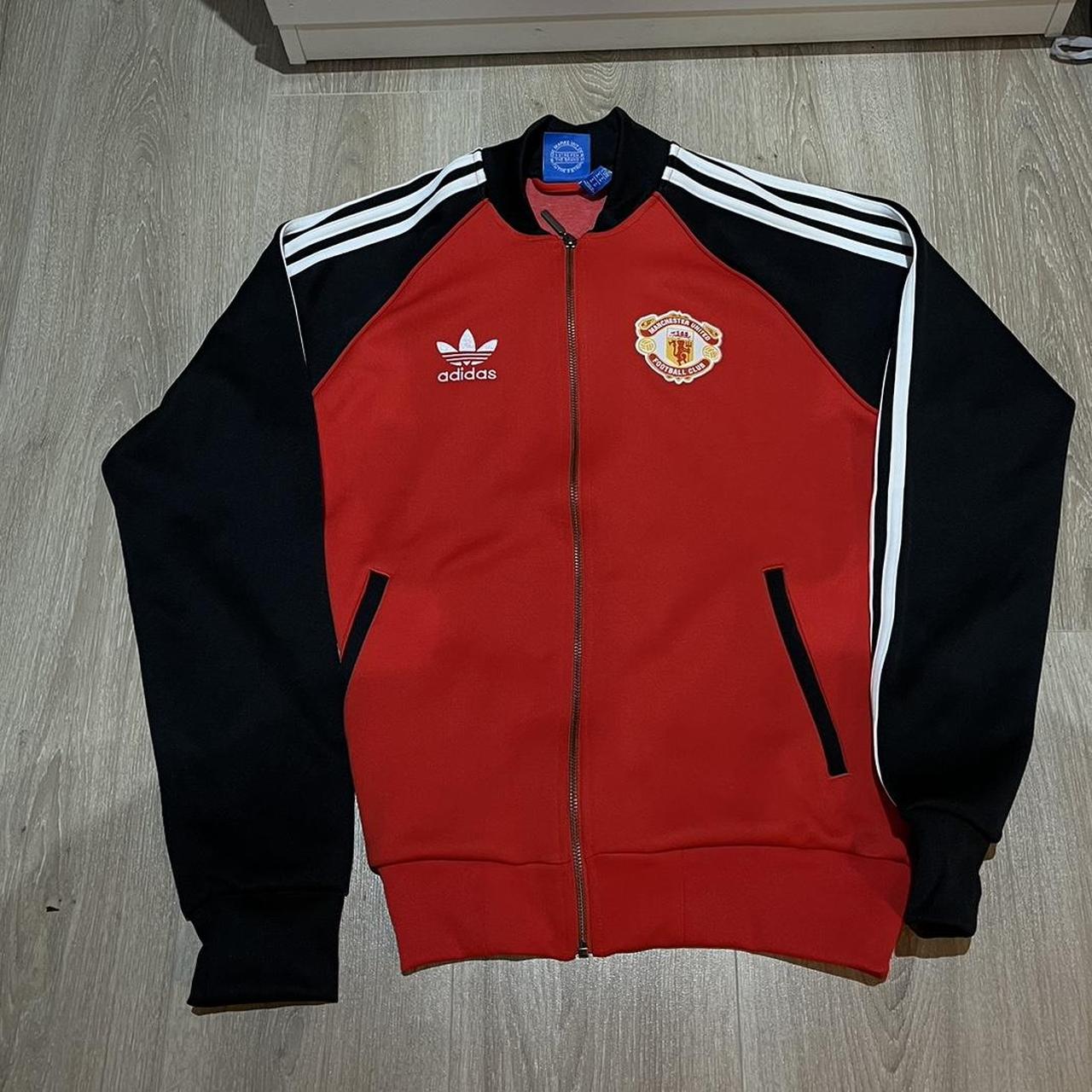 Adidas originals manchester outlet united retro track jacket