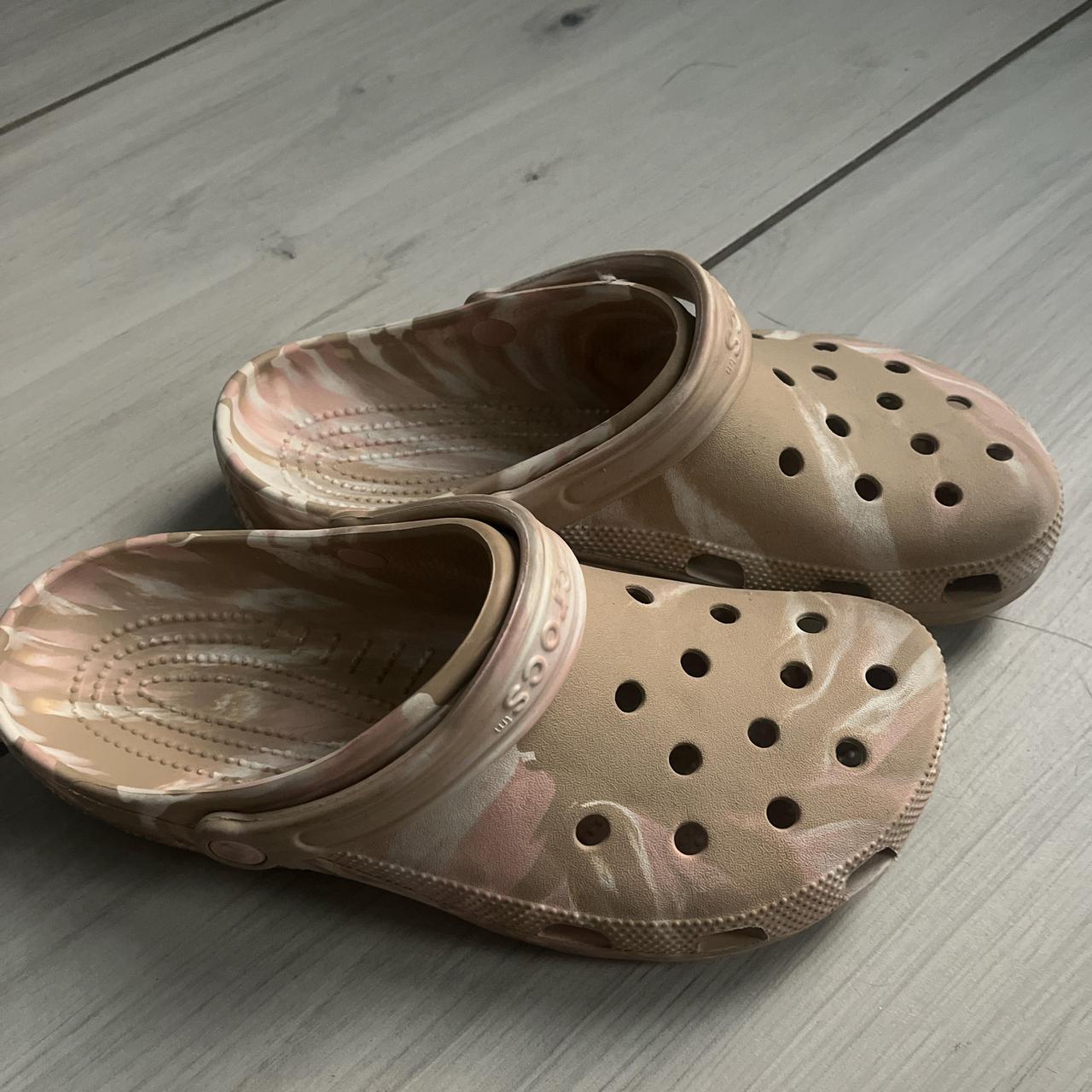 Tan crocs online