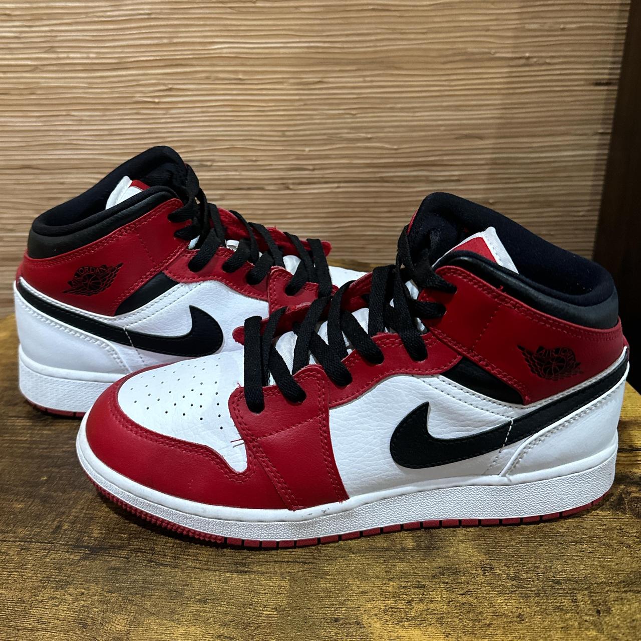 Nike Air Jordan 1 medium Chicagos Size 6.5 men s 8. Depop