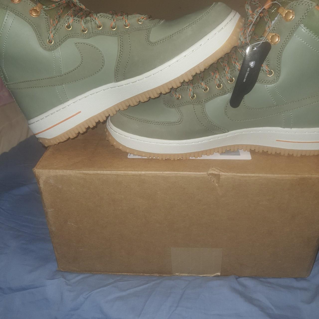 olive green nike boots mens