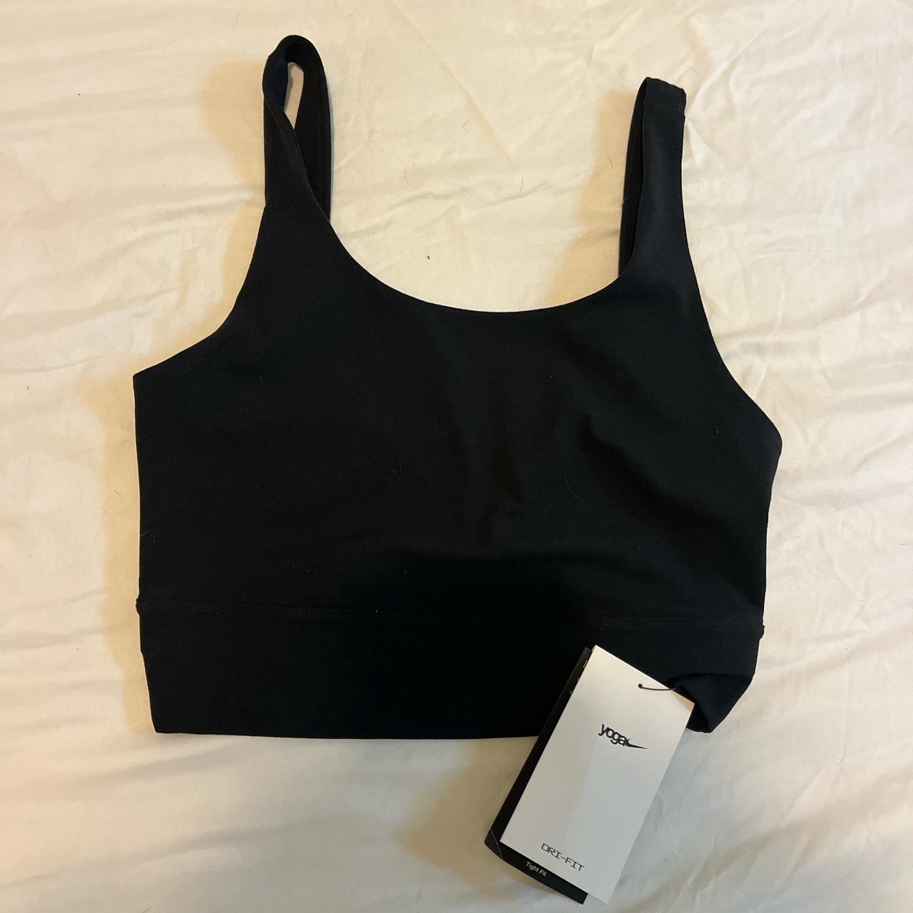 Nike Women's Black Bra | Depop