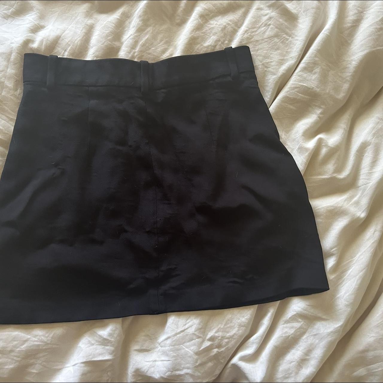 Black Zara mini skirt size XS perfect for fall. - Depop